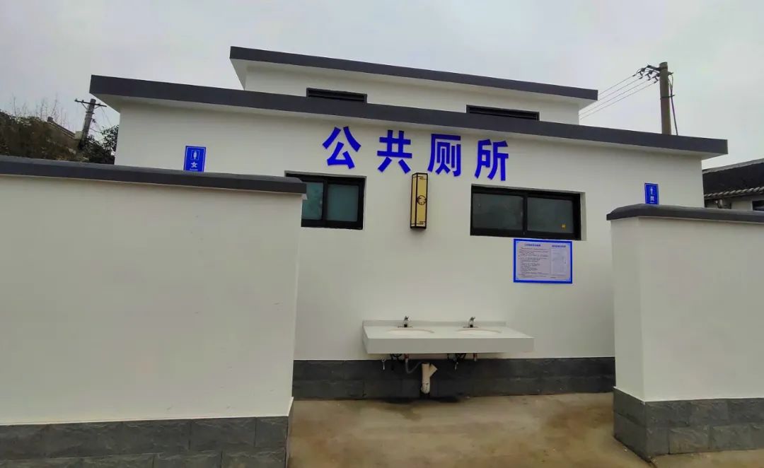 公厕改造工程公厕改造工程是一个重要的城市基础设施建设项目，旨在提高公共卫生环境，提升城市形象，为市民提供更好的使用体验。以下是关于公厕改造工程的一些详细信息